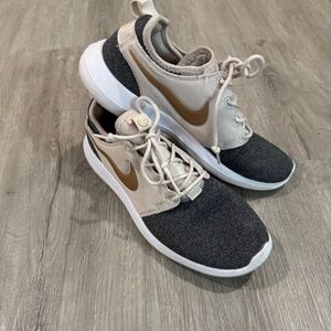 Nike Roshe Two Knit Women's Shoes in Black and Gold